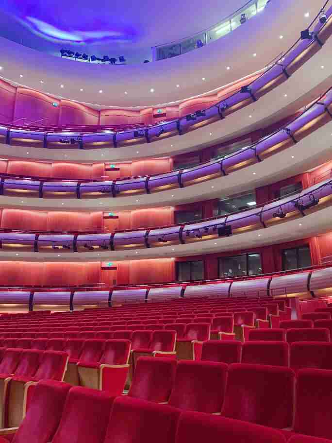 מרכז התרבות החדש "סטברוס ניארכוס" - אקרופוליס חדש באתונה. אולם האופרה