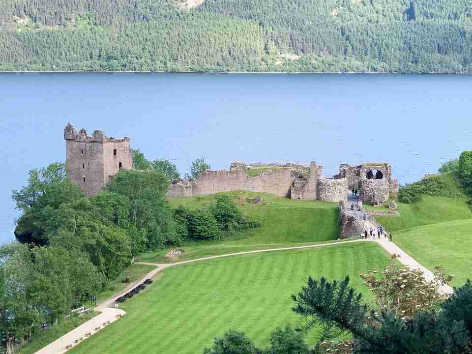 טירת אורקהארט (Urquhart Castle)