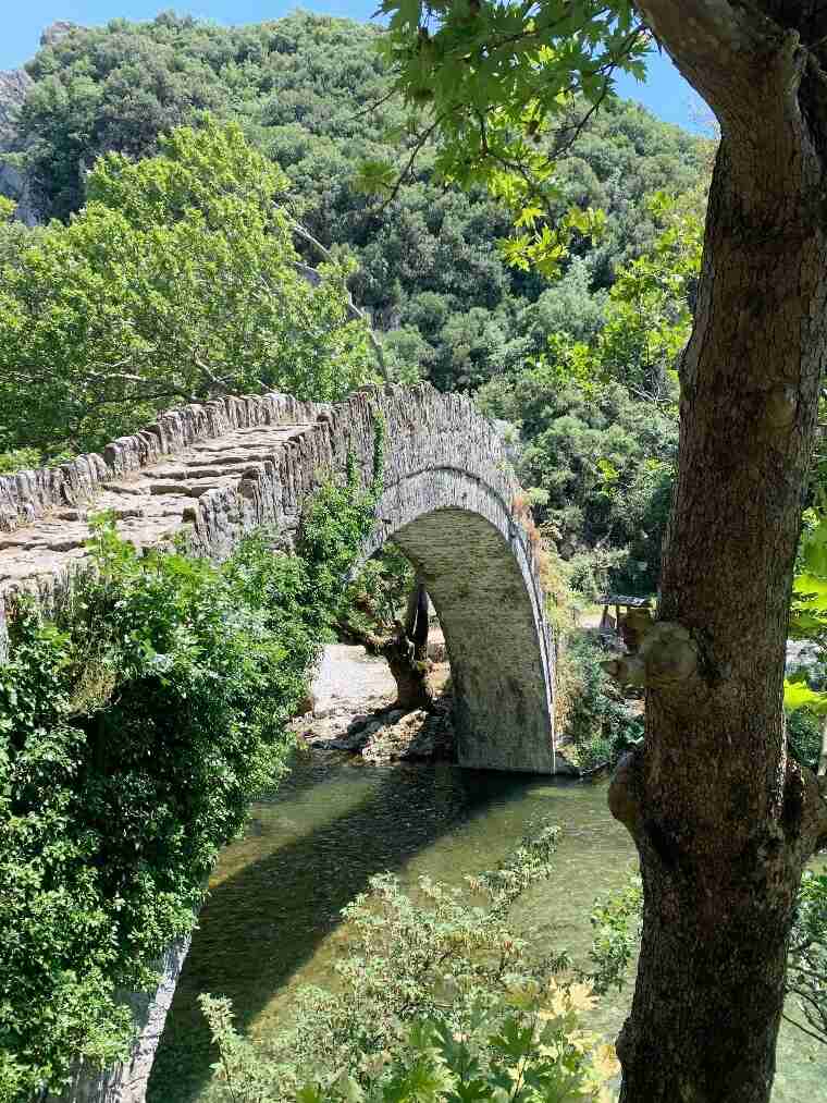 הגשר העתיק מעל נהר הוידומאטיס