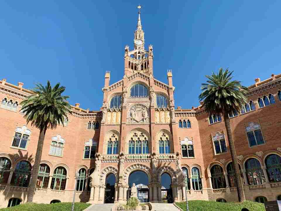 בית החולים דה לה סנטה קרו אי סנט פאו (Hospital de la Santa Creu i Sant Pau) ברצלונה