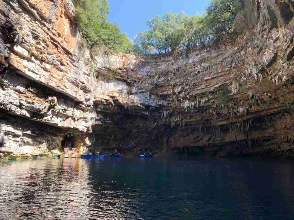 אגם מליסאני Melissani Cave קפלוניה