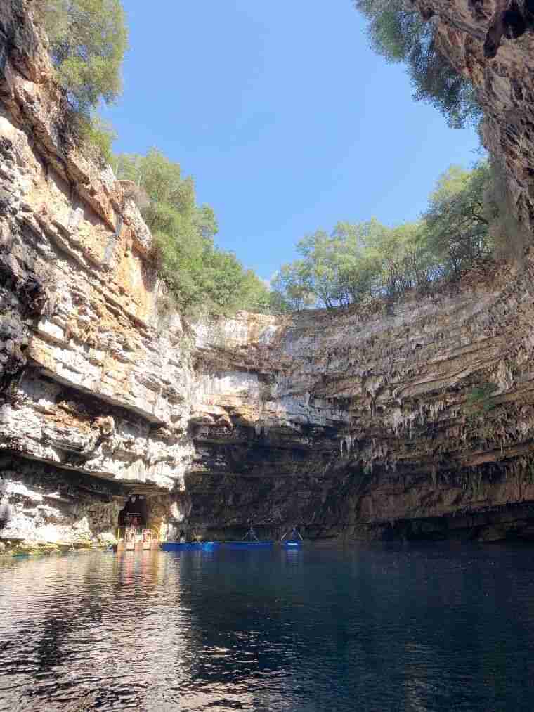 אגם מליסאני Melissani Cave קפלוניה